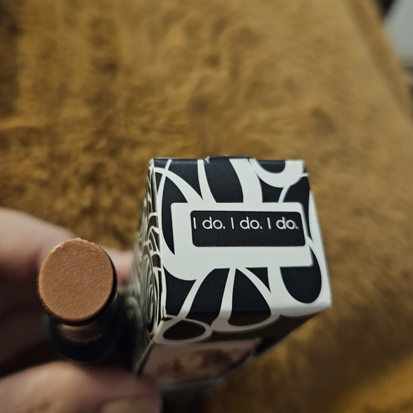 BENEFIT Lipstick - Picture 4 of 8